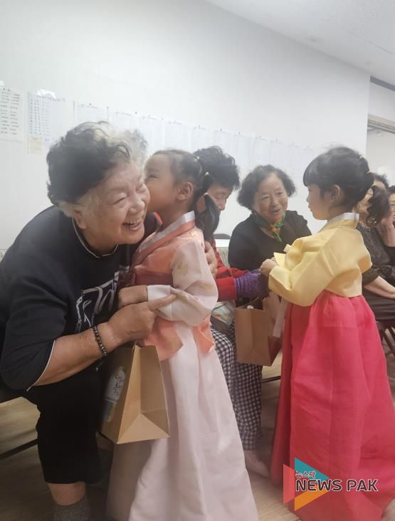 오산시 중앙동, 경로당 어르신들게 전한 아이들의 한가위 마음 선물