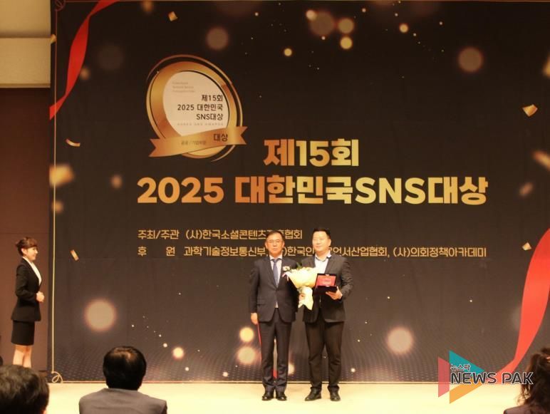 중앙 왼쪽부터 (사)한국소셜콘텐츠진흥협회 김민섭 부회장, 평택시 소통홍보관 김재현 소셜미디어팀장