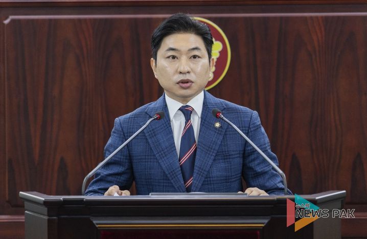 화성특례시의회 김종복 의원이 제245회 임시회 중 제1차 본회의에서 5분 자유발언을 하고 있다.