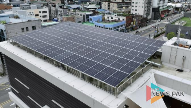 호계1동 행정복지센터 옥상에 설치한 태양광 패널 사진
