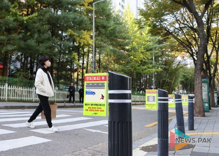 의왕시, 불법 주정차‘반사스티커 표지판’설치