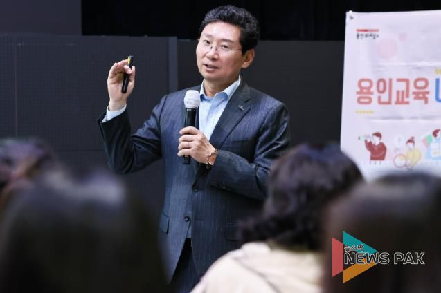 이상일 용인특례시장이 6일 용인미디어센터에서 처인구와 기흥구 지역 중학교 학부모들과 간담회를 갖고 교육환경 현안에 대해 의견을 교환했다.