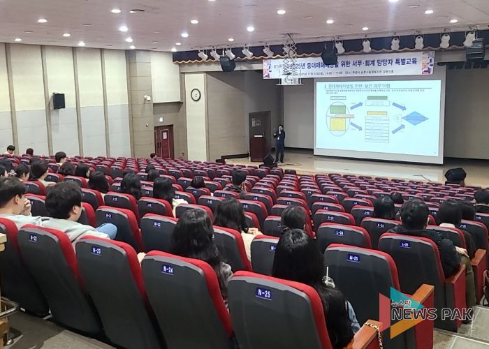 화성특례시가 10일 서무회계 담당자를 대상으로 중대재해예방을 위한 특별교육을 실시했다