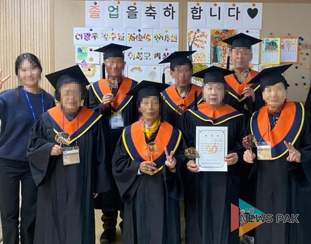 평택시 안중보건지소, 경증 치매 어르신 대상 쉼터프로그램 '기억자람학교 2기' 수료