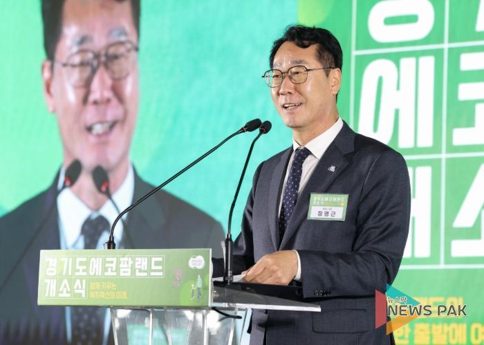 정명근 화성특례시장이 에코팜랜드 개소식에서 축사를 하고 있다