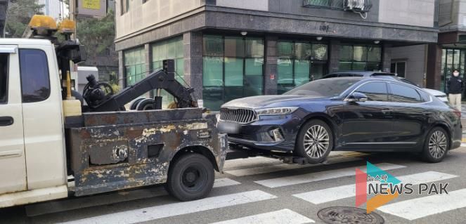 24일 경기도 조세정의과와 함께 고액·상습 지방세 체납자를 대상 가택수색으로 압류한 자동차