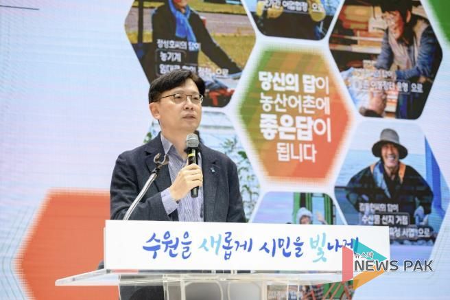 현근택 수원시 제2부시장이 25일 시청 대강당에서 열린 조사원 교육에서 발언을 하고 있다.