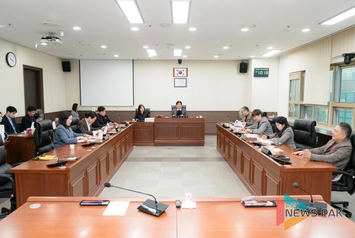 용인특례시의회 자치행정위원회, 2025년도 행정사무감사 마무리하며 강평 실시