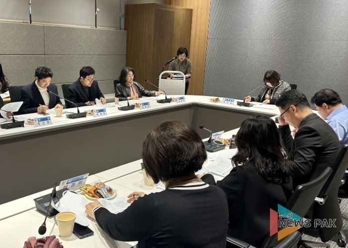 지난 25일 시청 컨퍼런스룸에서 '2025년 아동복지기관협의체 2차 회의'가 진행되고 있다.
