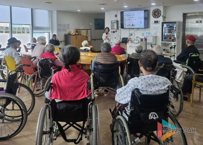 어르신 대상‘돌봄이(齒) 구강건강서포터즈' 교육