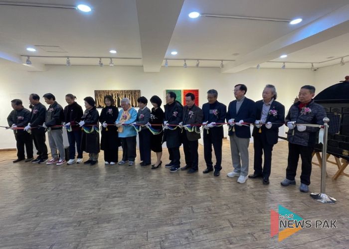 ‘2025 경기 고양 공예품 전시회’개막 테이프 커팅식