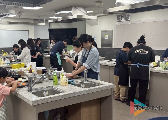 지난 27일 평생학습원 공유부엌에서 '내가 만드는 샌드위치 도시락' 영양교육이 진행되고 있다.