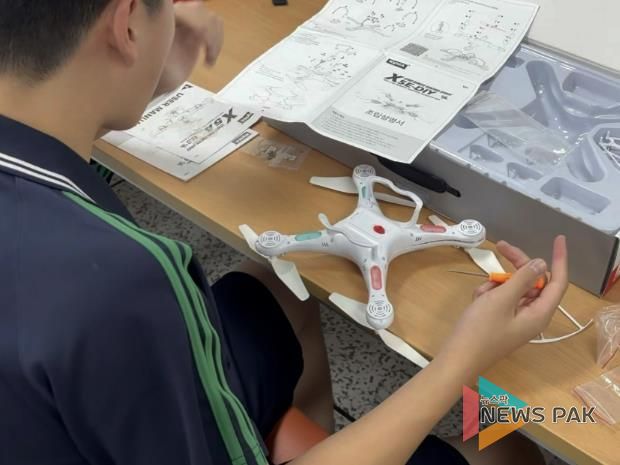 시흥시 '학교 안 공유교실' 13개교 운영…드론·목공·코딩 등 체험 수업 인기