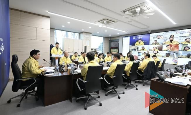 지난 12월 4일 시청 재난안전상황실에서 열린 ‘2025년 강설ㆍ한파 대비점검회의’ 현장
