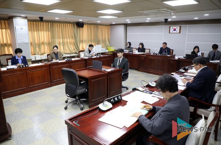 수원특례시의회 환경안전위원회, 조례안 등 안건심사