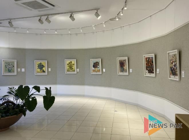 화정도서관 ‘도서관에서 만나는 고양작가(박철)’ 전시