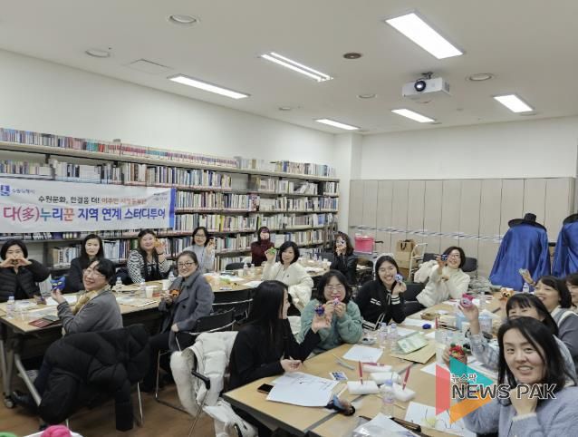 이주민시정홍보단 ‘다누리꾼’이 지역연계 스터디투어에 참여하고 있다.