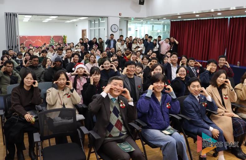 2025년 화성시외국인복지센터 사업보고회 기념 사진