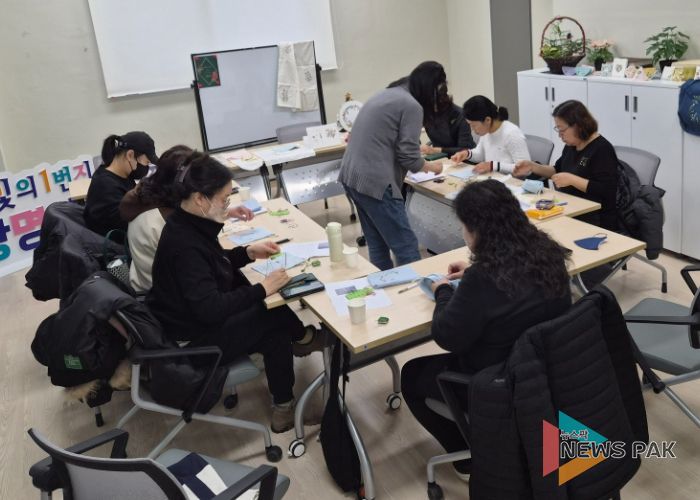 광명시 광명1동 주민자치회는 내년도 본격 운영에 앞서 주민자치센터 홍보와 주민 수요 파악을 위한 ‘주민자치프로그램 시범 운영’을 시작했다.