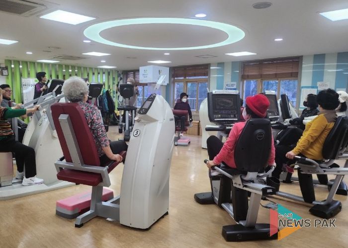 광명시보건소 노인건강증진센터에서 노인건강증진 프로그램이 진행되고 있다.