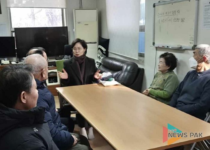 고양시 마두1동장, 경로당 방문해 어르신들과 소통