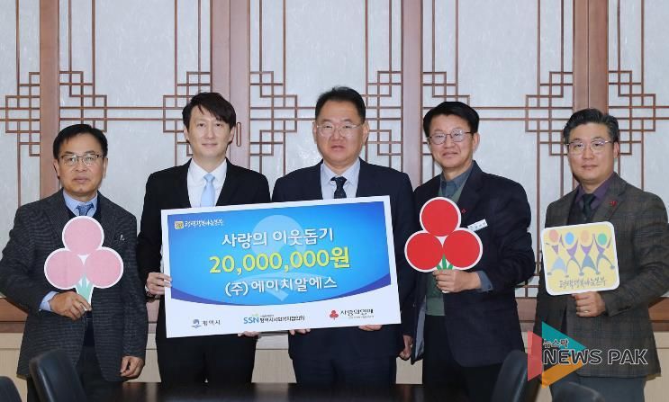 왼쪽부터 ㈜에이치알에스 장진수 부사장, 김진성 대표이사, 평택시 이성호 부시장, 김대환 복지국장, 평택행복나눔본부 황성식 나눔국장