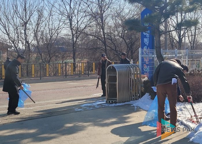 현덕면, ‘우리동네 새단장’을 위한 현덕면 자율방재단과 함께 2026년 설맞이 대청소 실시