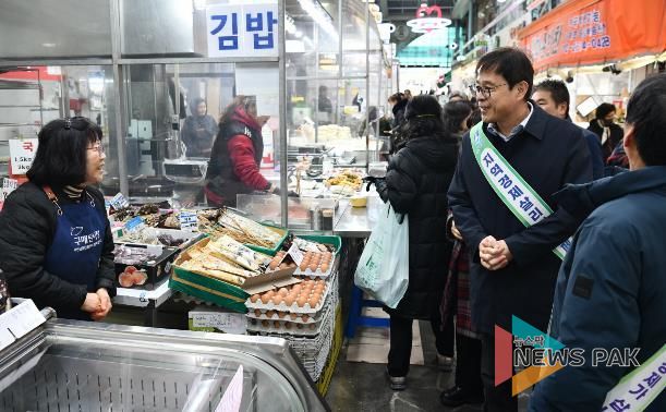 수원시 영통구, 전통시장 장보기로 민생 물가 챙긴다! 설 앞둔 구매탄시장에 발길…