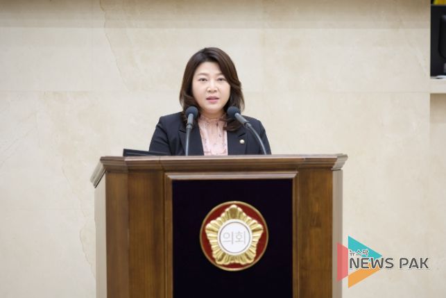 박희정 의원이 11일 열린 제300회 임시회 제2차 본회의에서 5분 자유발언을 하고 있다.