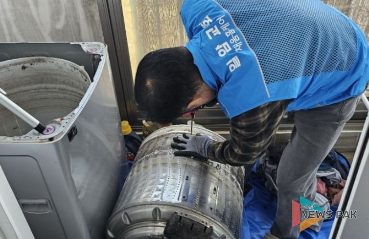 고양시 탄현2동, 일암교회에서 취약계층 10가구에 에어컨·세탁기 청소 지원