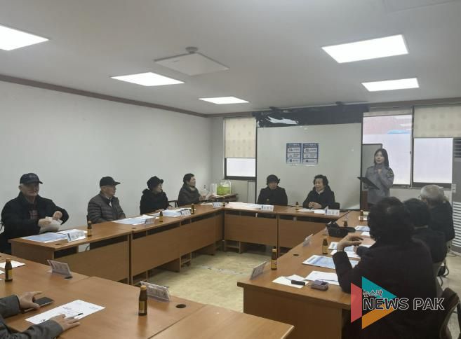 ‘우리가 지킨다!’ 수원시 권선구 사회복지과, 권선경찰서와 찾아가는 경로당 안전교육 실시