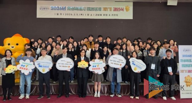 멘토링제 결연식을 기념하고 있다