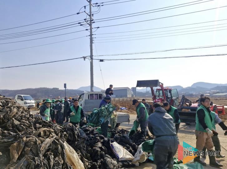 안성시 원곡면 새마을협의회, 영농 폐기물 6톤 수거… 깨끗한 농촌 만들기 앞장