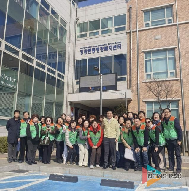 시흥시 정왕본동, 개학기 맞아 불법광고물 일제 정비