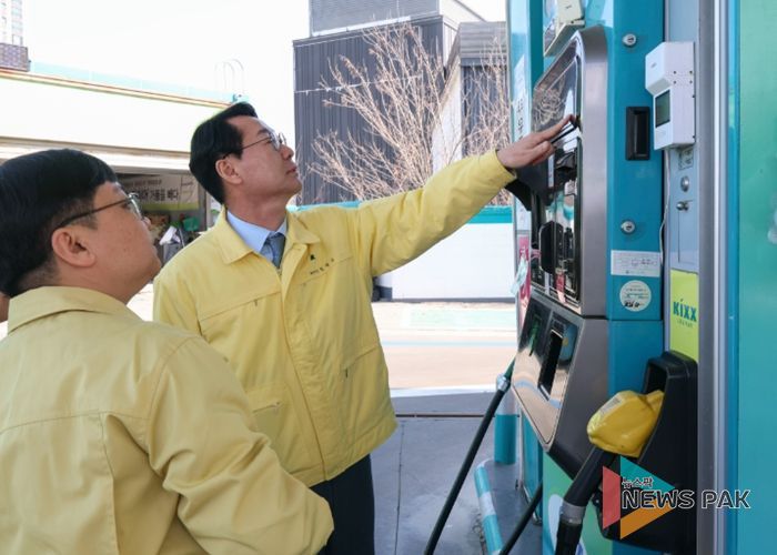 정명근 화성특례시장이 13일 오전 병점구 소재 주유소를 방문해 불시 현장점검을 실시했다.