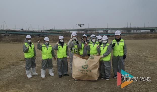 드론을 활용한 겨울철새 먹이주기