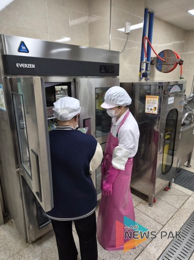 용인특례시 처인구가 신학기를 앞두고 식품관련 업소의 위생점검을 진행했다.