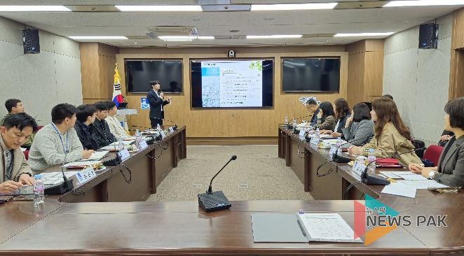 수원시가 ‘2026 교통안전 특별실태조사 과업설명회’를 개최하고 있다.