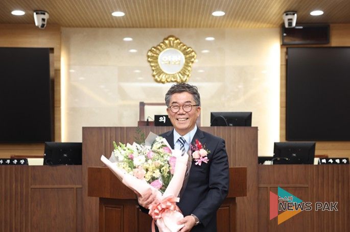 제9대 평택시의회 보궐선거로 당선된 이윤하 의장